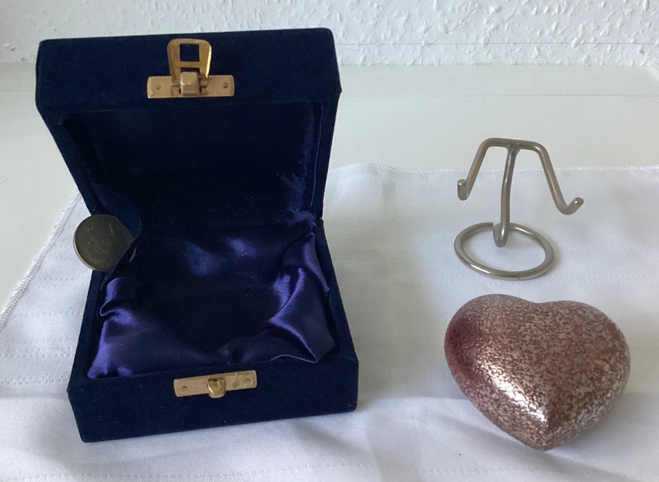 Brass Heart Keepsake Small Cremation Urn With Stand & Silk Lined Box - Image 2 of 4