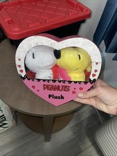 Peanuts/Snoopy  Woodstock Valentine  s Plush In Heart Shaped Box, New, Sealed 