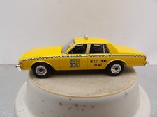 1987 CHEVROLET CAPRICE N.Y. CITY TAXI     2019 GREENLIGHT HOBBY EXCLUSIVE   1:64
