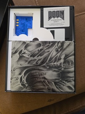 We're LIVE playing DOOM: The Classics Collection with @tokyopunchout. Follow us & RT this post to be entered for a chance to win a Collector's Edition. Join us for another chance in