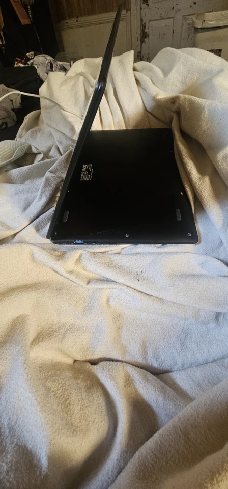 EVOO EV-C-116-5 11.6" 32GB WIFI Ultra Thin Laptop - Image 3 of 4