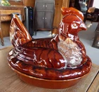 MCM H.P. Co HULL Pottery ~ CHICKEN/ROOSTER NESTING LARGE 10" CASSEROLE DISH MINT