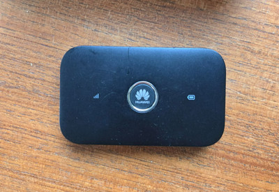 Huawei E5573Cs-322 WLAN Mobile Hotspot Download von bis zu 150 MBit/s schwarz