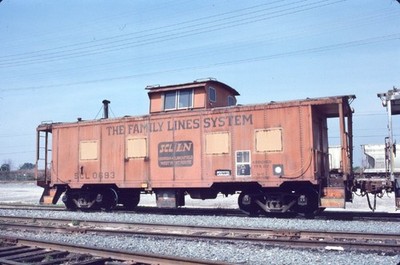 SCL 0693 CABOOSE MULBERRY FL (SEABOARD COAST LINE) ORIGINAL SLIDE 04-11-87 T11-6