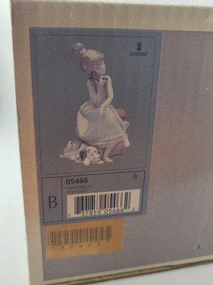 Lladro Porcelain Figurine #5466 Chit Chat Girl On Phone With Dog