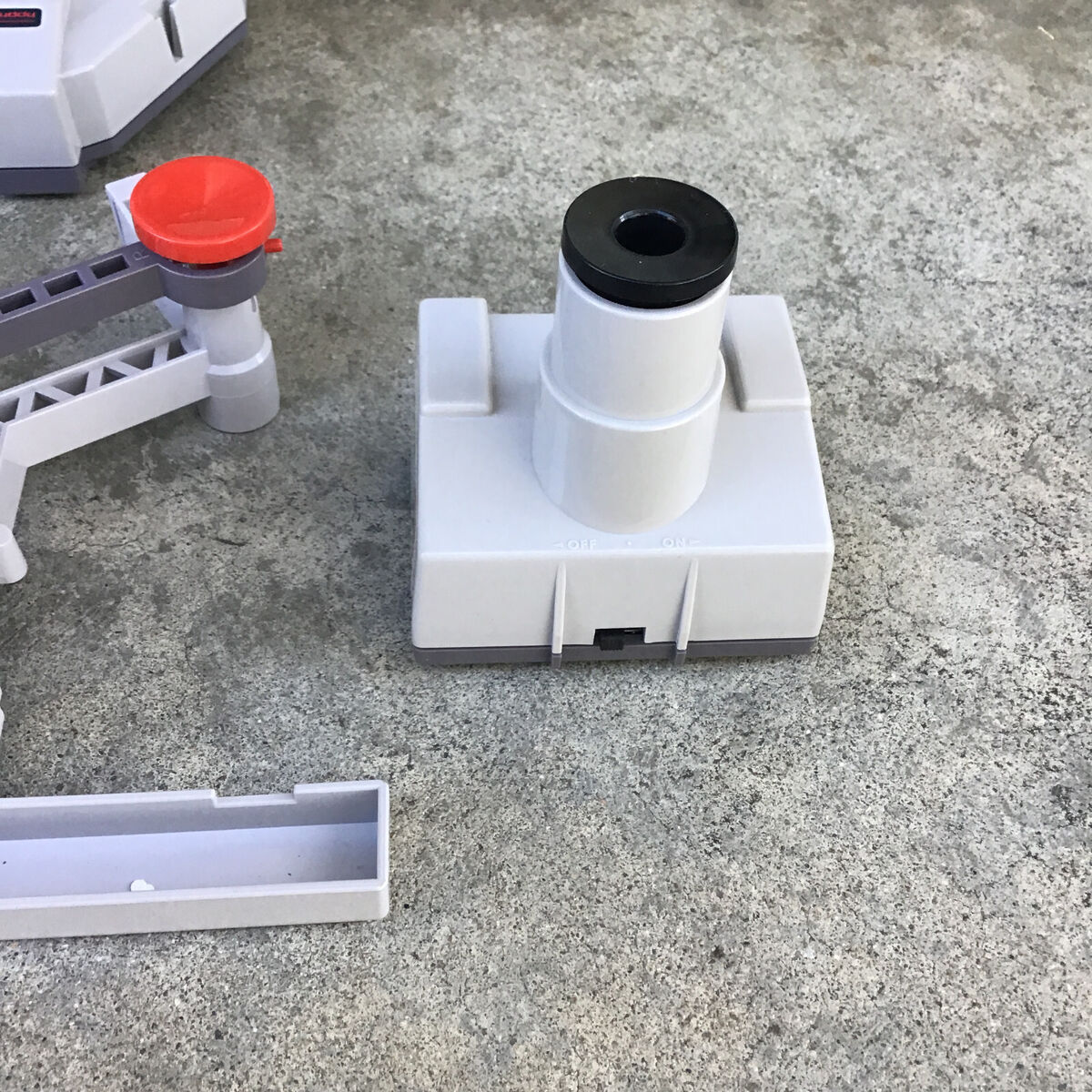 Vintage Nintendo NES R.O.B. Robotic Operating Buddy Original Vintage Nintendo NES R.O.B. Robotic Operating Buddy Original