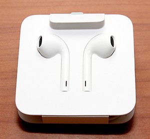 apple iphone xr headphones