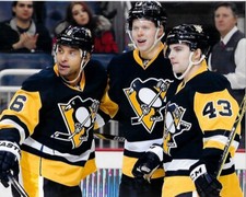 TREVOR DALEY signed 8x10 photo PITTSBURGH PENGUINS