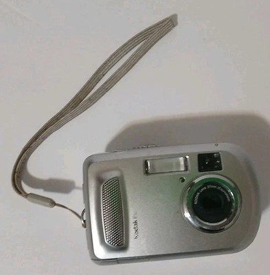 Kodak EasyShare C300 3.2MP Digital Camera - Silver (For parts)