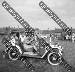 3x alte Negative. Customized Upcycling Morris Minor Auto bei Garden Fete.1950's.#167