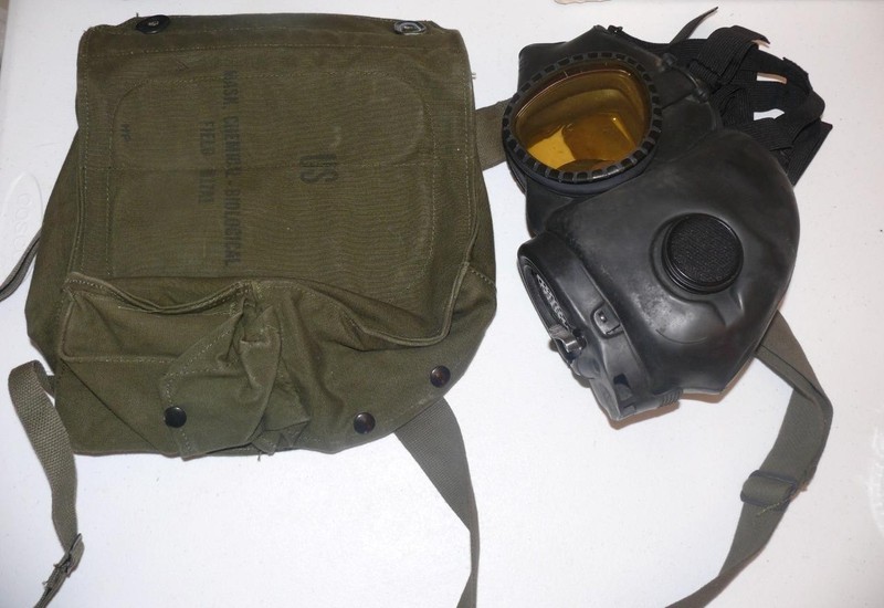 Vintage US Military M17A1 Chemical Biological Field Gas Mask w bag US M