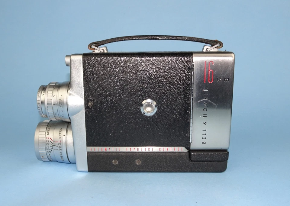1956 Bell & Howell 200EE spring motor drive 16mm film camera. Magazine model. - Image 3 of 4