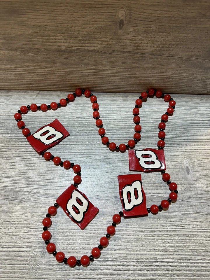Collar de cuentas rojas y negras vintage NASCAR #8 Dale Earnhardt Jr 22 1/2" usado Foto 2 de 4