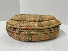 DECORATIVE COLORFUL WICKER BASKET WITH LID BEAUTIFUL PIECE 10" L 6" W 5" H