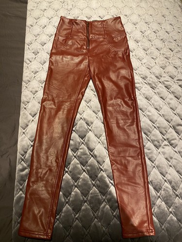 Hugz Jeans Bum Lift Red Wine Leather 