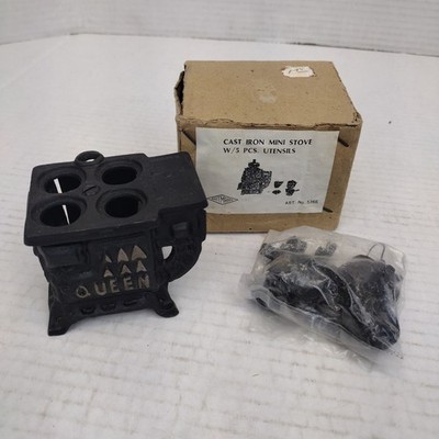 NEW Vintage ''Queen'' Cast Iron Wood Burning Stove w/Pans Toy Miniature Lot RARE