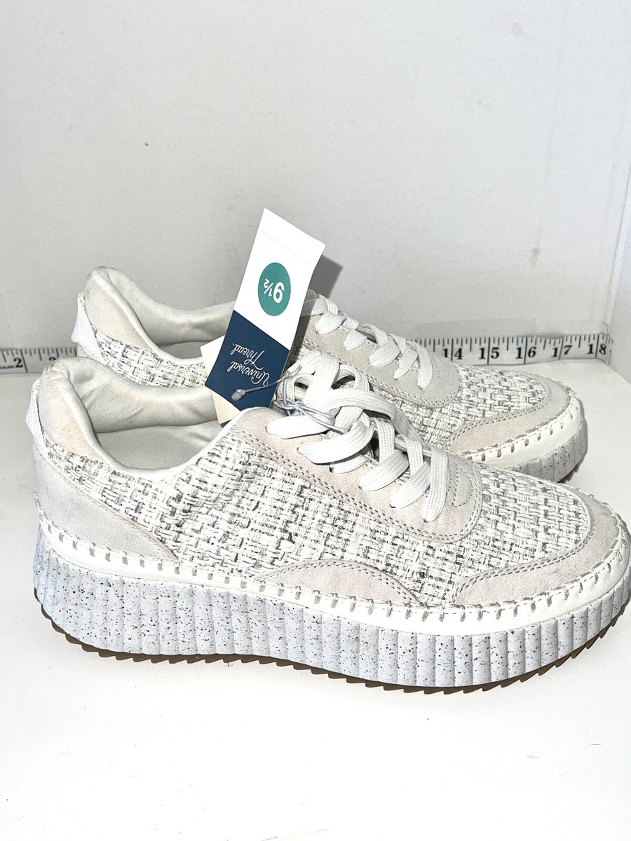 Universal Thread Athletic Shoes Size Memory Foam white