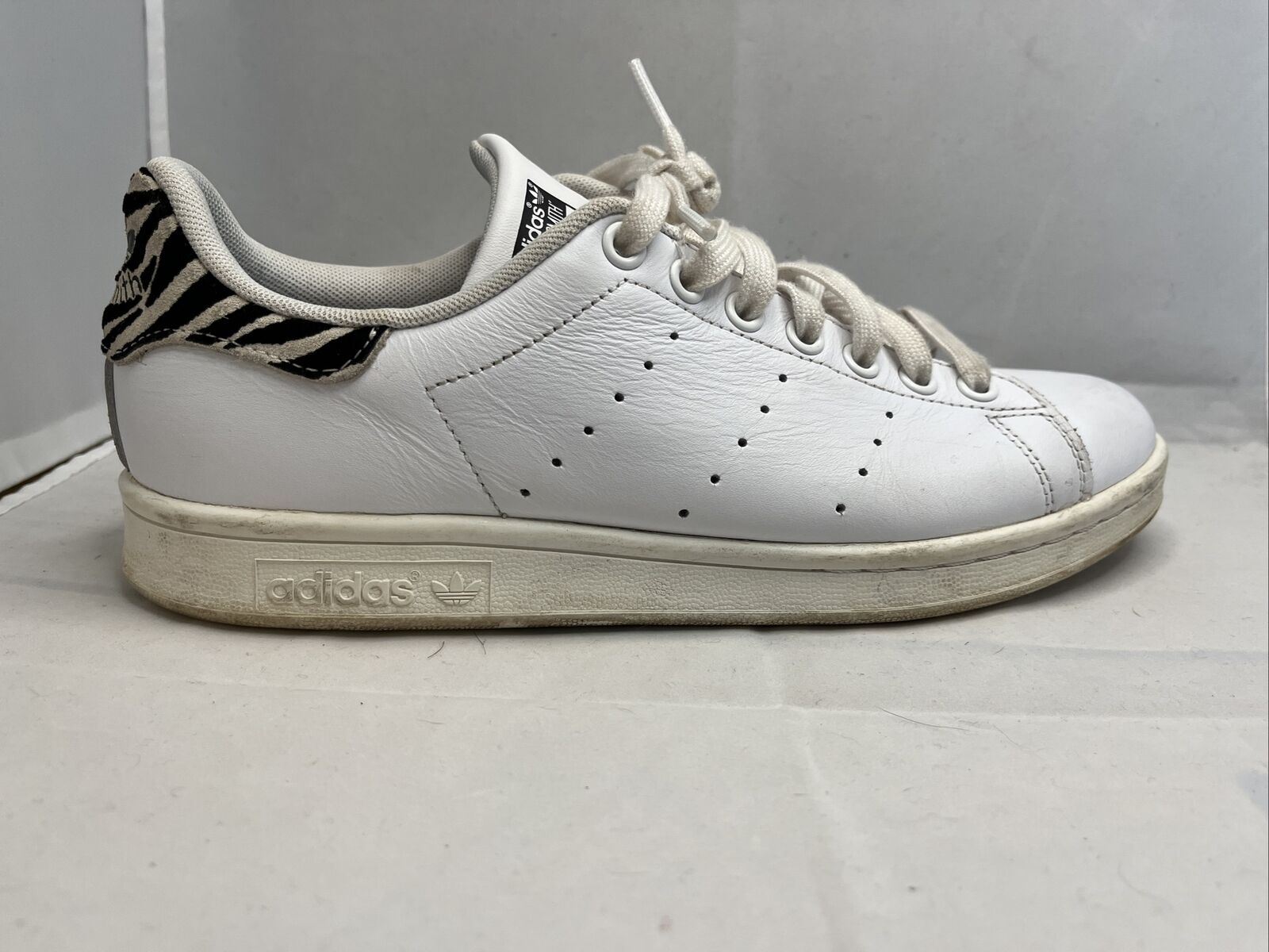 Size 8 Adidas Stan Smith Print Sneaker White Black B26590 Womens | eBay