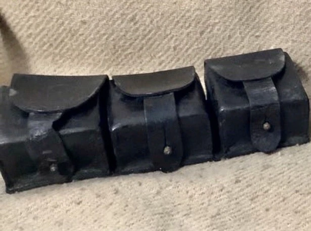 Spain, General Franco. Mauser rifle shooter equipment. Triple leather cartridge - Imagen 2 de 4