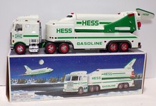 Hess 1999 Toy Truck and Space Shuttle with Satellite Excellent In-Box 111224WT4