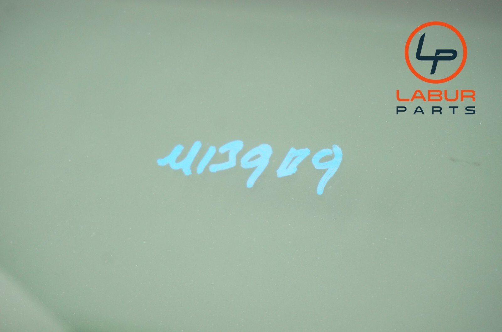 M139 03-08 Maserati Quattroporte Sunroof Sun Roof Moon Roof Glass G256