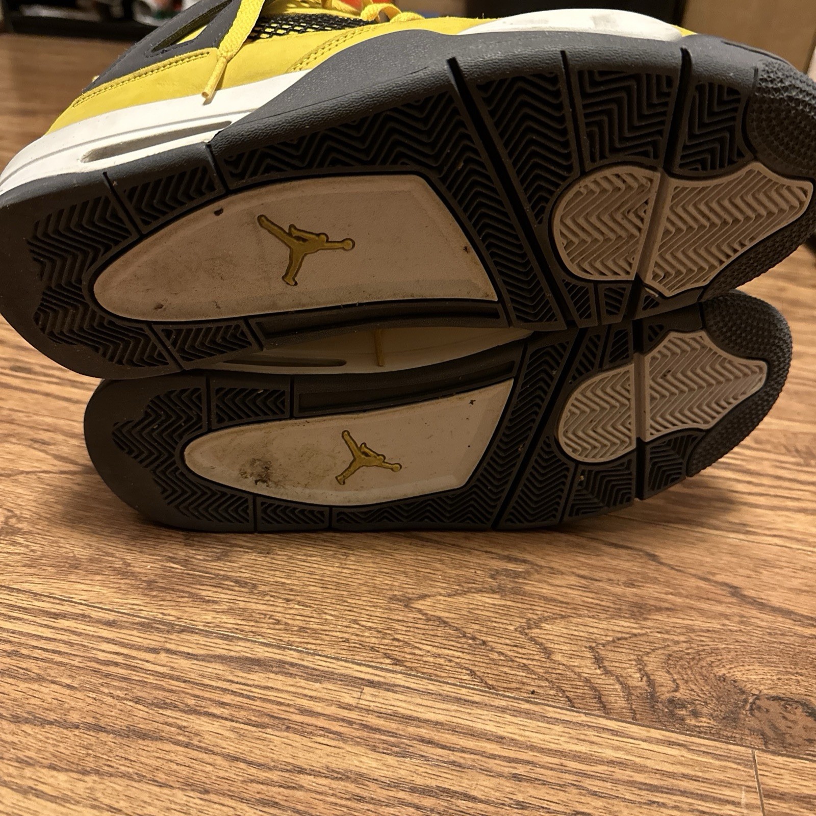 Jordan 4 Lightning - image 4