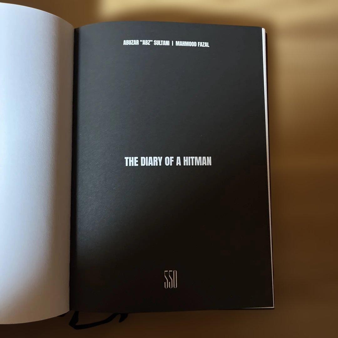 アート・デザイン・音楽 THE DIARY OF A HITMAN BY MAHMOOD FAZAL THE DIARY OF A HITMAN BY MAHMOOD FAZAL Photo Book First Edition