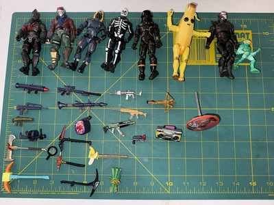 Fortnite Builder Set with Figures and Weapons Lot