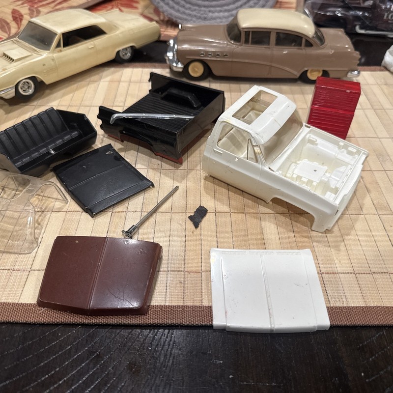REVELL Chevrolet PICKUP TRUCK MODEL 1. 25