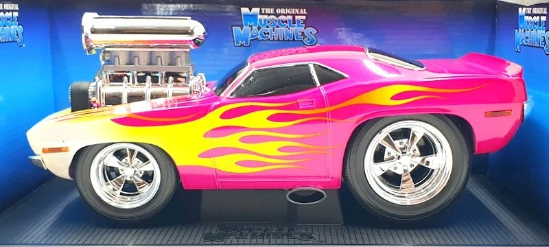 Muscle Machine 1/18 Scale Diecast 61187 - 1970 Plymouth Cuda - Pink with Flame - Image 3 of 4