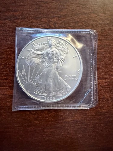 Walking Liberty Silver Dollar 1 Ounce Fine Silver  2005