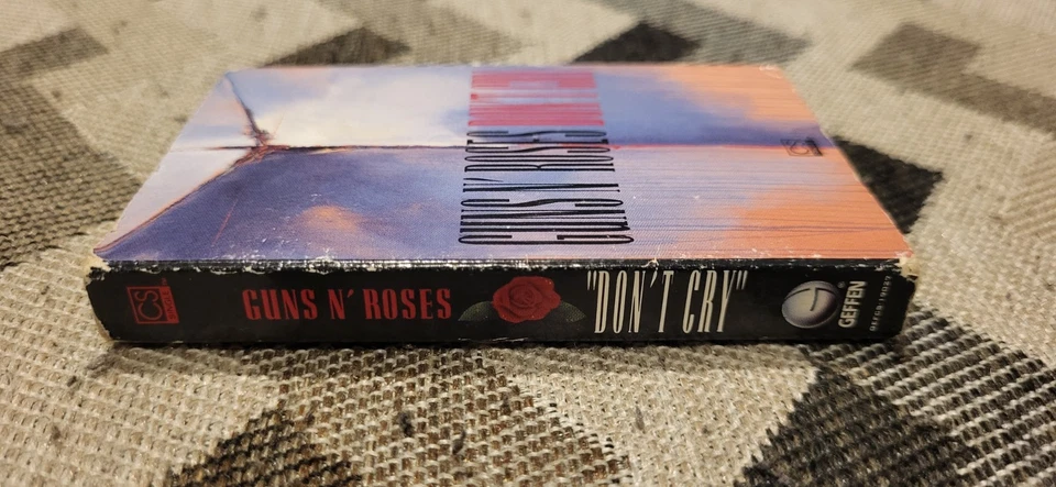 Guns N' Roses – Don't you Cry ,Single , 1991. cassette, good condition  - Image 3 of 4