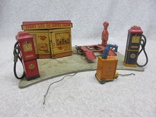 1933 MARX SUNNY SIDE SERVICE STATION TiN Litho Gas Station Set  Accessories