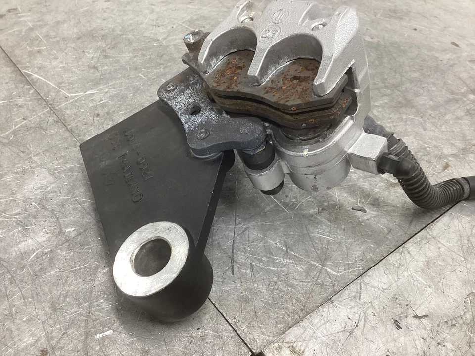 Kawasaki Ninja 250R EX250J 2012 OEM conjunto de pinzas de freno traseras Foto 3 de 4