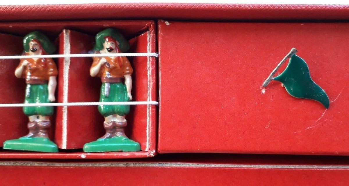 JEU LES FORBANS - DIAMINO - FIGURINES PLOMB 1945 - 47 Lucie