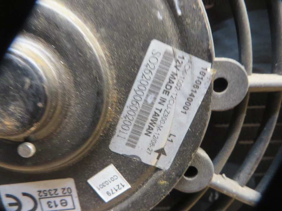  Radiador FIAT 124 SPIDER 1980 HOWE ALUMINIO con VENTILADOR ELÉCTRICO BUEN USADO Foto 2 de 4