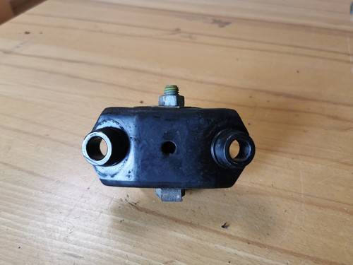 Audi A6 C4 Halterung Spurstangen Lenkgetriebe