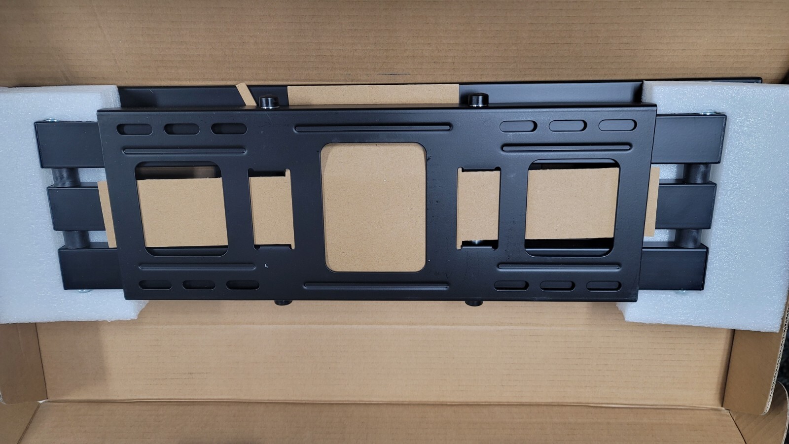 Best Buy essentials Full Motion TV Wall Mount for 4784" TVs BEMLFM