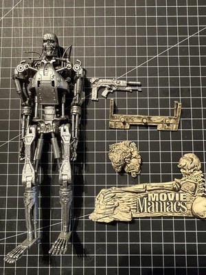 McFarlane Terminator T-800 Endoskeleton Movie Maniacs 1:10 80er Figur Display