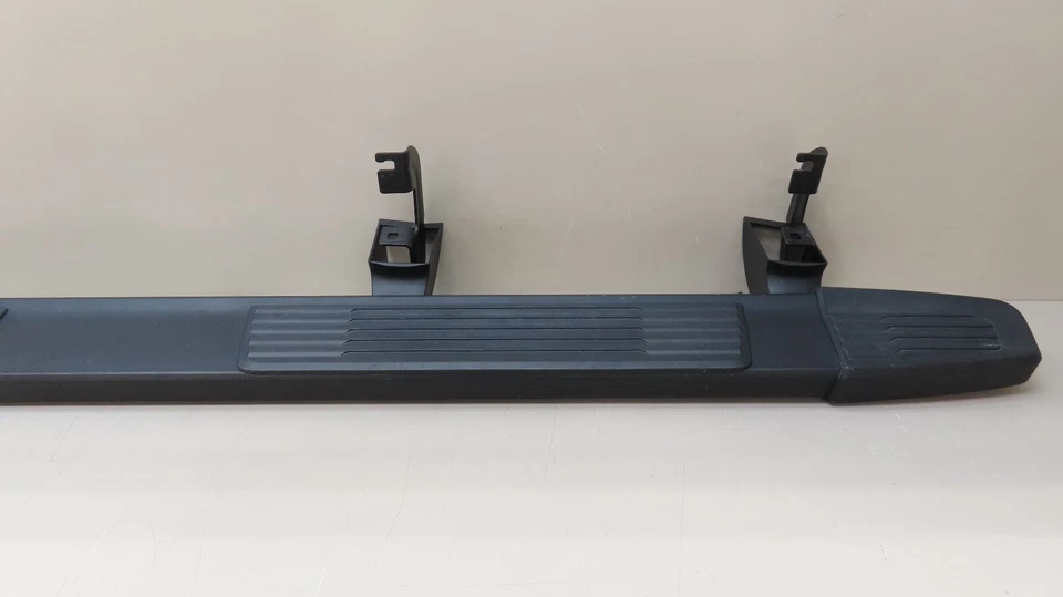 GMC/CHEVROLET SIERRA-SILVERADO 1500 2019-2025 estribo OEM Foto 2 de 4