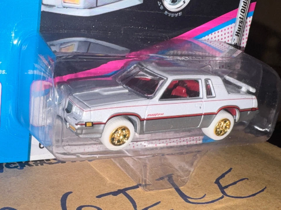 Johnny Lightning 80s Muscle MUSCLE CARS USA 1983 HURST Oldsmobile Cutlass Chase - Image 3 of 4