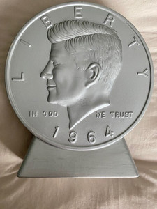 1964 JOHN F. KENNEDY HALF DOLLAR DESIGN SILVER CERAMIC COIN BANK