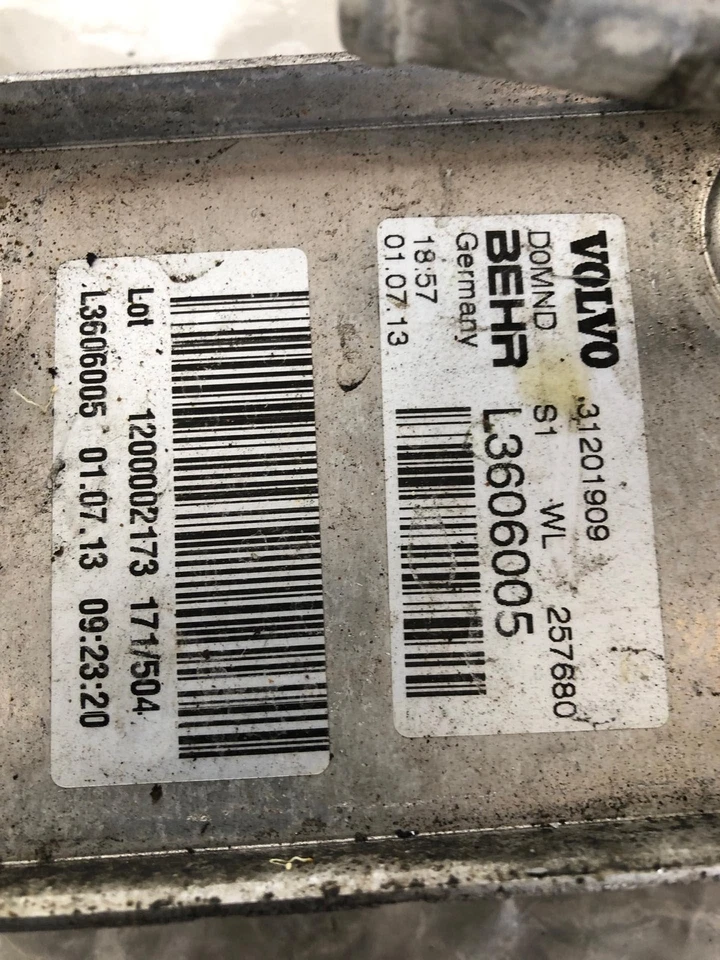 Conjunto de enfriador de aceite de motor Volvo S60 60 Series T5 2014-2016 P/N 31201909 OEM Foto 3 de 4