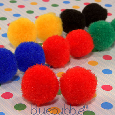 FUNKY FLAUSCHIGE BOMMEL OHRRINGE NIEDLICH KITSCH RETRO 80er ZIRKUS KOSTÜM FUN TANZ