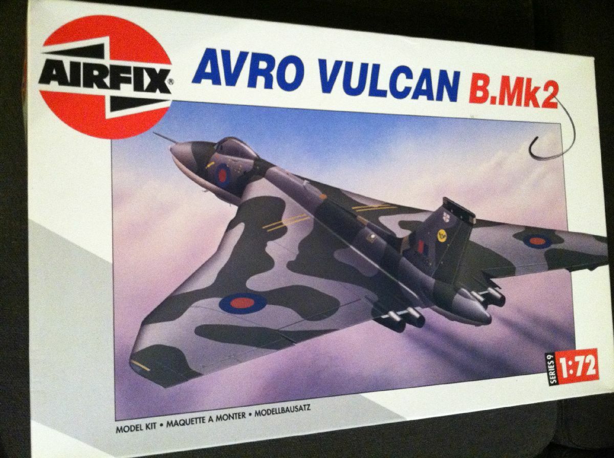 航空機・ヘリコプター AIRFIX 1/72 AVRO VULCAN B.2 Amazon.com: Airfix Avro Vulcan B.2 1:72 Royal Military