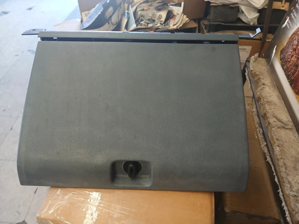 Guantera Nissan Pulsar 83 84 85 86 azul usada Foto 4 de 4