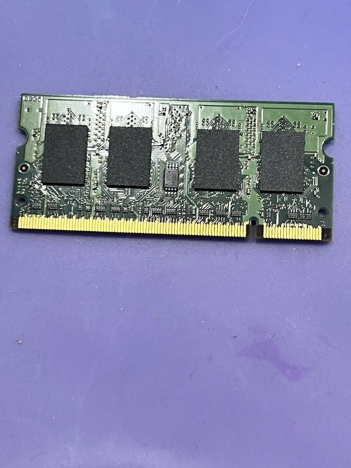 MEMORIA PORTÁTIL SAMSUNG M470T2864QZ3-CF7 1GB 2RX16 PC2-6400S-666-12-A3 (CA611) Foto 2 de 3