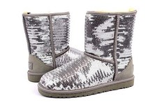 UGG CLASSIC SHORT SPARKLES GRAPHITE SEQUIN WOOL BOOT SIZE 5 YOUTH US FIT 7 WOMEN