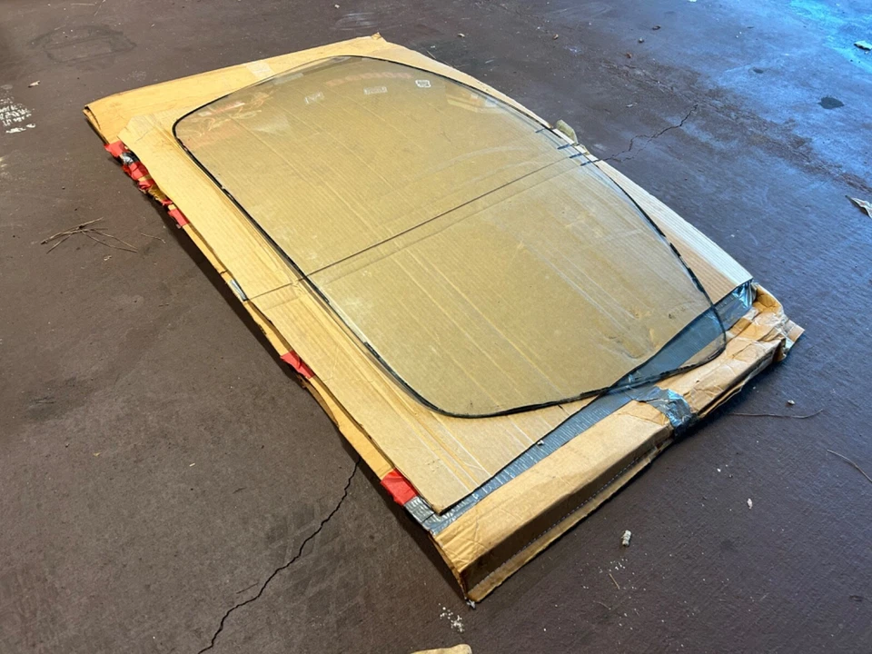 1970 Plymouth Superbird ORIGINAL  rear glass - Image 2 of 4