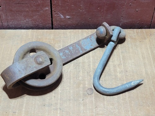 VINTAGE RUSTY ANCO 1468 MEAT HOOK BUTCHER PULLEY WORKING - Picture 1 of 4